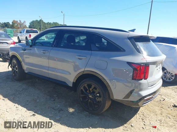 2023 Kia Sorento X-Line SX Prestige z VIN 5XYRKDLFXPG214202, wystawiony jako IAAI lot #40638311 z przebiegiem 19 871 mil mil oraz . Historia ofert i sprzedaży dostępna na DreamBid. Obrazek 3.