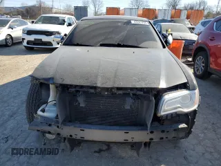 2013 Chrysler 300 C z VIN 2C3CCAKT4DH600916, wystawiony jako Copart lot #42281255 z przebiegiem 173 998 mil mil oraz Szkoda całkowita • Salvage title. Historia ofert i sprzedaży dostępna na DreamBid. Obrazek 5.