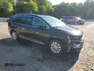 2019 Chrysler Pacifica Touring L with VIN 2C4RC1BG8KR537514, listed as a Copart auction lot 57788625 with 129,346 mi miles and Salvage title. Bid and sale history available at DreamBid. Image 4.