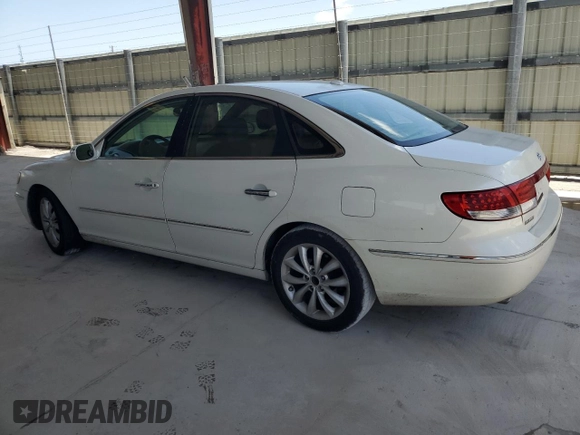 2008 Hyundai Azera Limited with VIN KMHFC46F18A275639, listed as a Copart auction lot 57425425 with 131,118 mi miles and Salvage title. Bid and sale history available at DreamBid. Image 2.