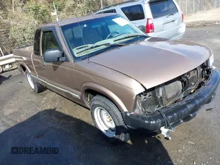 2002 Chevrolet S-10 LS with VIN 1GCCS19W428132655, listed as a IAAI auction lot 41721176 with 184,820 mi miles. Bid and sale history available at carsss.com. Image 1.