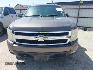 2007 Chevrolet Silverado 1500 Work Truck with VIN 2GCEC13J971729555, listed as a IAAI auction lot 41823438 with 280,901 mi miles and . Bid and sale history available at DreamBid. Image 12.
