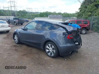 2021 Tesla Model Y Long Range z VIN 5YJYGDEE6MF070068, wystawiony jako IAAI lot #42224634 z przebiegiem 33 850 mil mil oraz . Historia ofert i sprzedaży dostępna na DreamBid. Obrazek 3.