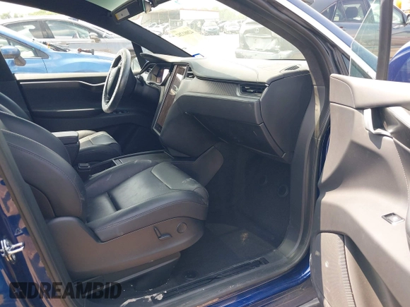 2018 Tesla Model X 75D with VIN 5YJXCAE21JF132628, listed as a IAAI auction lot 42081282 with 35,360 mi miles and . Bid and sale history available at carsss.com. Image 5.