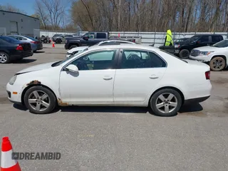 2009 Volkswagen Jetta SE z VIN 3VWRM71K99M057390, wystawiony jako IAAI lot #42094648 z przebiegiem 168 533 mil mil oraz . Historia ofert i sprzedaży dostępna na DreamBid. Obrazek 15.