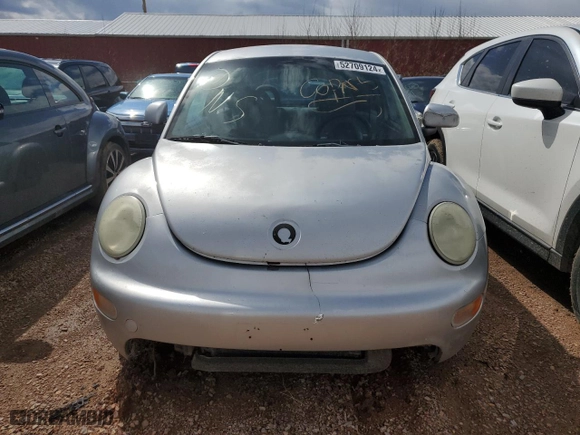 1998 Volkswagen New Beetle with VIN 3VWBB61C1WM011283, listed as a Copart auction lot 52709124 with NaN miles and Clean Title. Bid and sale history available at carsss.com. Image 5.