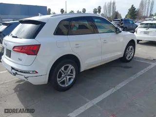 2018 Audi Q5 Premium with VIN WA1ANAFY5J2065919, listed as a IAAI auction lot 41692587 with 79,733 mi miles. Bid and sale history available at carsss.com. Image 4.
