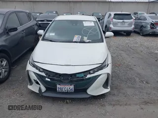 2017 Toyota Prius Plus z VIN JTDKARFP5H3054435, wystawiony jako IAAI lot #42316988 z przebiegiem 82 036 mil mil oraz . Historia ofert i sprzedaży dostępna na DreamBid. Obrazek 13.