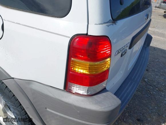 2001 Ford Escape XLT with VIN 1FMYU04151KF69759, listed as a IAAI auction lot 41997906 with 182,133 mi miles. Bid and sale history available at carsss.com. Image 6.