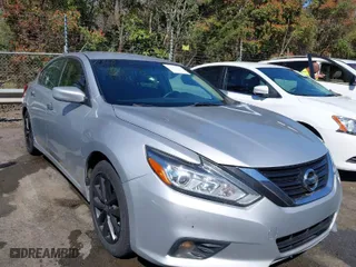 2018 Nissan Altima 2.5 SR with VIN 1N4AL3AP2JC216463, listed as a IAAI auction lot 41878629 with 188,544 mi miles. Bid and sale history available at carsss.com. Image 1.