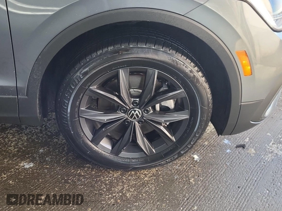 2024 Volkswagen Tiguan SE with VIN 3VV3B7AX8RM107014, listed as a IAAI auction lot 42734341 with 27,789 mi miles and . Bid and sale history available at DreamBid. Image 47.