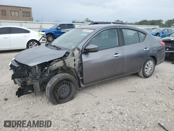 2016 Nissan Versa S z VIN 3N1CN7AP7GL851795, wystawiony jako Copart lot #60544815 z przebiegiem 78 812 mil mil oraz Szkoda całkowita • Salvage title. Historia ofert i sprzedaży dostępna na DreamBid. Obrazek 1.
