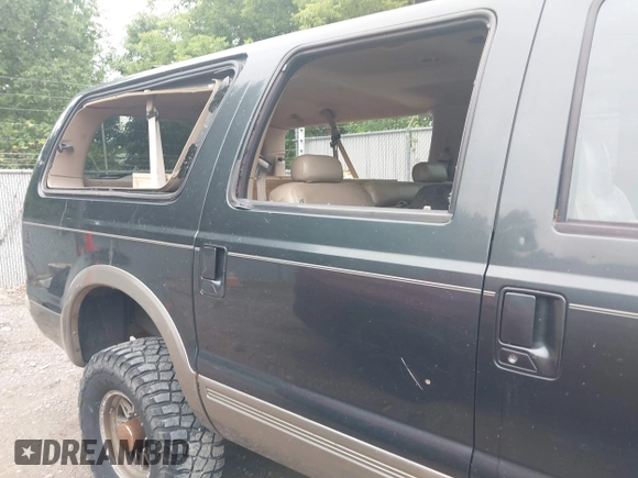 2001 Ford Excursion Limited z VIN 1FMSU43FX1EA39618, wystawiony jako IAAI lot #42519412 z przebiegiem 240 439 mil mil oraz . Historia ofert i sprzedaży dostępna na DreamBid. Obrazek 6.