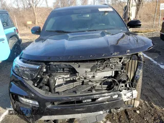 2024 Ford Explorer ST-Line with VIN 1FMSK7KH4RGA79798, listed as a Copart auction lot 44105655 with 7,899 mi miles and Non Repairable. Bid and sale history available at carsss.com. Image 5.