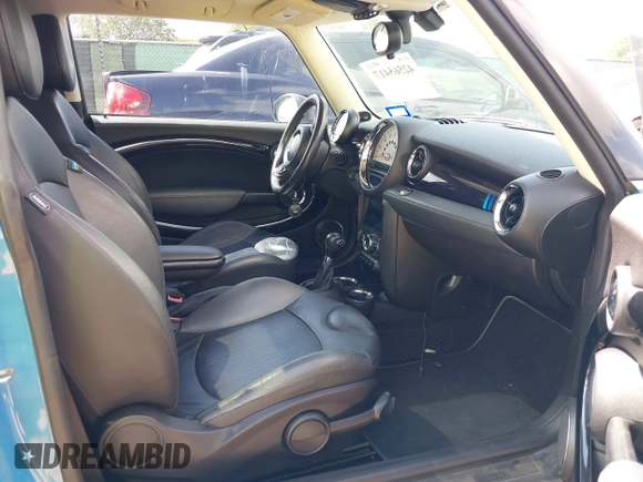 2013 MINI Hardtop S with VIN WMWSV3C5XDT392344, listed as a IAAI auction lot 42565417 with 95,855 mi miles and . Bid and sale history available at DreamBid. Image 5.