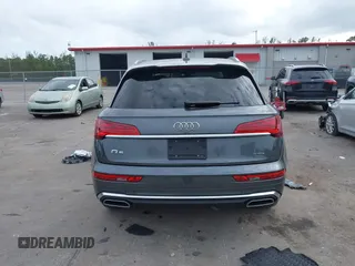 2023 Audi Q5 S line Premium Plus z VIN WA1EAAFY6P2161080, wystawiony jako IAAI lot #41282613 z przebiegiem 20 268 mil mil oraz . Historia ofert i sprzedaży dostępna na DreamBid. Obrazek 16.