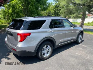 2021 Ford Explorer XLT z VIN 1FMSK8DH1MGB41704, wystawiony jako Copart lot #59941855 z przebiegiem 88 599 mil mil oraz Czysty tytuł • Clean title. Historia ofert i sprzedaży dostępna na DreamBid. Obrazek 4.