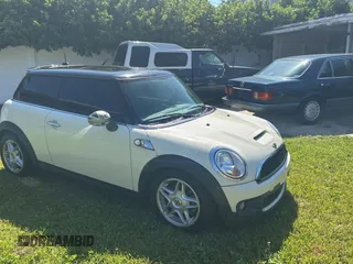 2007 MINI Hardtop S with VIN WMWMF73527TL89620, listed as a Copart auction lot 52344035 with 105,600 mi miles and Clean Title. Bid and sale history available at DreamBid. Image 1.