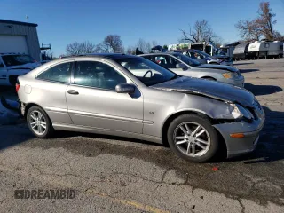 2003 Mercedes-Benz C 230 Kompressor z VIN WDBRN40J93A457704, wystawiony jako Copart lot #81744394 z przebiegiem 158 288 mil mil oraz Szkoda całkowita • Salvage title. Historia ofert i sprzedaży dostępna na DreamBid. Obrazek 4.