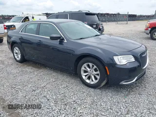 2015 Chrysler 300 Limited z VIN 2C3CCAAG2FH930318, wystawiony jako IAAI lot #42368610 z przebiegiem 178 475 mil mil oraz . Historia ofert i sprzedaży dostępna na DreamBid. Obrazek 1.