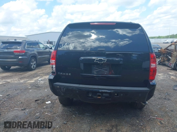 2013 Chevrolet Tahoe LT z VIN 1GNSCBE09DR366696, wystawiony jako IAAI lot #42201250 z przebiegiem 199 105 mil mil oraz . Historia ofert i sprzedaży dostępna na DreamBid. Obrazek 17.