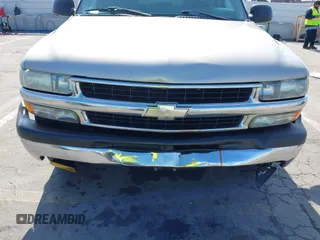 2004 Chevrolet Tahoe LS with VIN 1GNEC13T44R208111, listed as a IAAI auction lot 42189452 with 207,736 mi miles and . Bid and sale history available at DreamBid. Image 6.