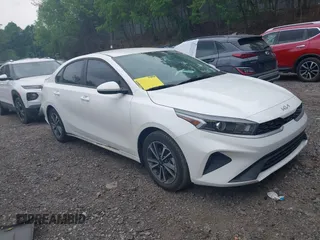 2024 Kia Forte LXS z VIN 3KPF24AD4RE819207, wystawiony jako IAAI lot #42279454 z przebiegiem 17 260 mil mil oraz . Historia ofert i sprzedaży dostępna na DreamBid. Obrazek 1.