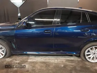 2022 BMW X6 M50i z VIN 5UXCY8C05N9J70601, wystawiony jako IAAI lot #42344397 z przebiegiem 49 085 mil mil oraz . Historia ofert i sprzedaży dostępna na DreamBid. Obrazek 14.