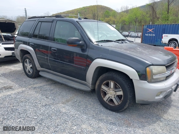 2005 Chevrolet TrailBlazer LT with VIN 1GNDT13S152284138, listed as a IAAI auction lot 42091842 with 183,263 mi miles. Bid and sale history available at carsss.com. Image 1.