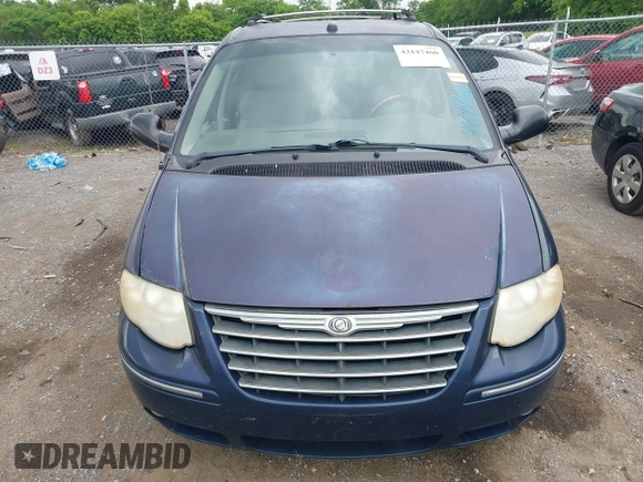 2005 Chrysler Town & Country Limited with VIN 2C8GP64L75R365241, listed as a IAAI auction lot 42147460 with 255,540 mi miles. Bid and sale history available at carsss.com. Image 6.