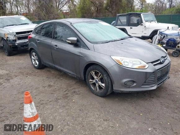 2013 Ford Focus SE with VIN 1FADP3K2XDL121660, listed as a IAAI auction lot 41984336 with 166,295 mi miles. Bid and sale history available at carsss.com. Image 1.