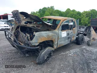 2015 Toyota Tacoma z VIN 5TFUX4EN3FX036158, wystawiony jako IAAI lot #39413433 z przebiegiem 126 878 mil mil oraz . Historia ofert i sprzedaży dostępna na DreamBid. Obrazek 2.