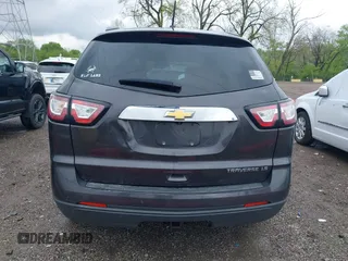 2015 Chevrolet Traverse LS z VIN 1GNKRFKDXFJ107942, wystawiony jako IAAI lot #42111246 z przebiegiem 128 036 mil mil oraz . Historia ofert i sprzedaży dostępna na DreamBid. Obrazek 16.