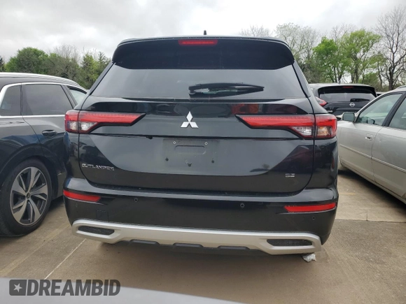 2024 Mitsubishi Outlander SE z VIN JA4J3VA88RZ061967, wystawiony jako Copart lot #50809405 z przebiegiem 14 737 mil mil oraz Szkoda całkowita • Salvage title. Historia ofert i sprzedaży dostępna na DreamBid. Obrazek 6.
