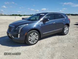 2018 Cadillac XT5 Premium Luxury FWD z VIN 1GYKNERS3JZ133029, wystawiony jako Copart lot #55932695 z przebiegiem 93 098 mil mil oraz Szkody całkowita. Historia ofert i sprzedaży dostępna na DreamBid. Obrazek 1.