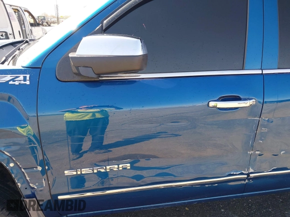 2018 GMC Sierra 1500 SLT z VIN 3GTU2NEC8JG254323, wystawiony jako IAAI lot #41772180 z przebiegiem 157 143 mil mil oraz . Historia ofert i sprzedaży dostępna na DreamBid. Obrazek 17.