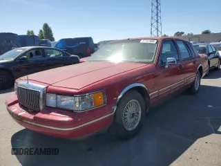 1994 Lincoln Town Car Signature z VIN 1LNLM82W8RY686803, wystawiony jako Copart lot #57157604 z przebiegiem 150 898 mil mil oraz Szkody całkowita. Historia ofert i sprzedaży dostępna na DreamBid. Obrazek 1.
