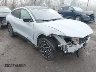 2024 Ford Mustang Mach-E Premium z VIN 3FMTK3SU6RMA19358, wystawiony jako IAAI lot #41942289 z przebiegiem 18 552 mil mil oraz . Historia ofert i sprzedaży dostępna na DreamBid. Obrazek 1.