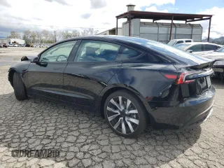 2025 Tesla Model 3 Long Range z VIN 5YJ3E1EA9SF924138, wystawiony jako Copart lot #48324125 z przebiegiem 2 445 mil mil oraz Szkoda całkowita • Salvage title. Historia ofert i sprzedaży dostępna na DreamBid. Obrazek 2.