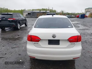 2011 Volkswagen Jetta Sedan SE w/Convenience & Sunroof PZEV with VIN 3VWDZ7AJ4BM385356, listed as a IAAI auction lot 42012728 with 169,045 mi miles. Bid and sale history available at carsss.com. Image 16.