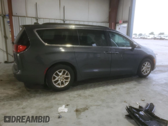 2020 Chrysler Voyager LXi z VIN 2C4RC1DG9LR256949, wystawiony jako Copart lot #55558855 z przebiegiem 182 840 mil mil oraz Tytuł czysty. Historia ofert i sprzedaży dostępna na DreamBid. Obrazek 3.