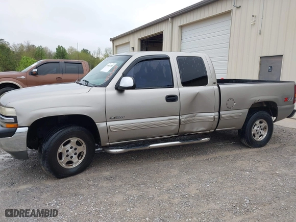 2000 Chevrolet Silverado 1500 LS with VIN 1GCEK19T5YE324384, listed as a IAAI auction lot 41925208 with 226,403 mi miles. Bid and sale history available at carsss.com. Image 6.