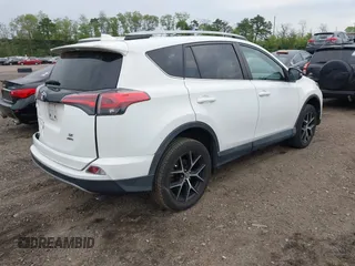 2017 Toyota RAV4 SE z VIN 2T3JFREV3HW695013, wystawiony jako IAAI lot #42232518 z przebiegiem 68 454 mil mil oraz . Historia ofert i sprzedaży dostępna na DreamBid. Obrazek 4.