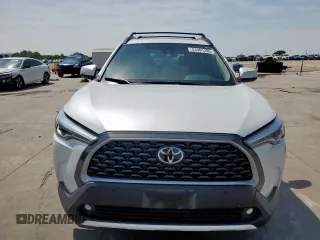 2022 Toyota Corolla Cross XLE with VIN 7MUDAAAG2NV013780, listed as a Copart auction lot 53491285 with 42,456 mi miles and Salvage title. Bid and sale history available at DreamBid. Image 5.
