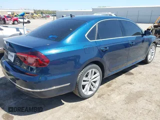 2018 Volkswagen Passat SE z VIN 1VWBA7A37JC033694, wystawiony jako IAAI lot #41977518 z przebiegiem 142 944 mil mil oraz . Historia ofert i sprzedaży dostępna na DreamBid. Obrazek 4.