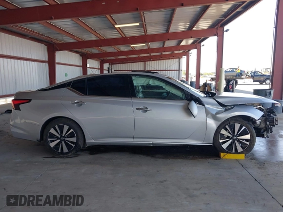 2019 Nissan Altima 2.5 SL with VIN 1N4BL4EV0KC180633, listed as a IAAI auction lot 41770419 with 113,740 mi miles. Bid and sale history available at carsss.com. Image 12.