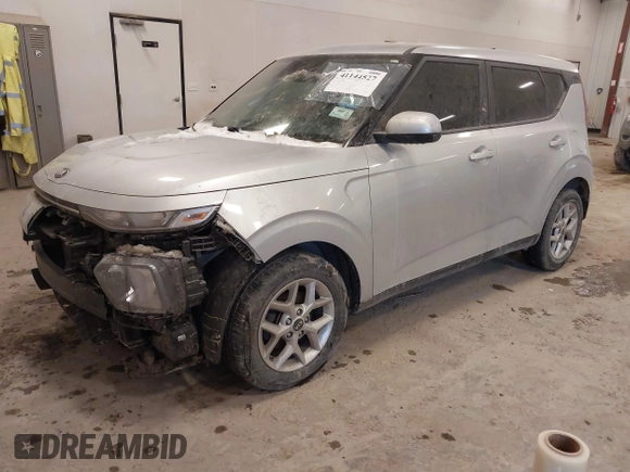 2020 Kia Soul LX with VIN KNDJ23AU1L7732263, listed as a IAAI auction lot 41144527 with 34,856 mi miles. Bid and sale history available at carsss.com. Image 2.