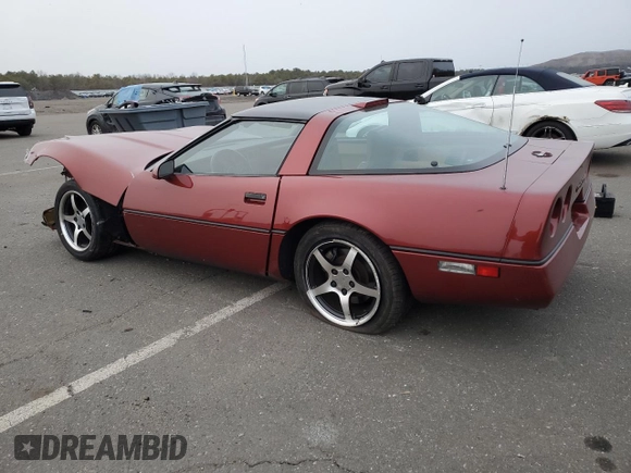 1988 Chevrolet Corvette z VIN 1G1YY2189J5122249, wystawiony jako Copart lot #89153215 z przebiegiem Nie podano mil oraz Szkoda całkowita • Salvage title. Historia ofert i sprzedaży dostępna na DreamBid. Obrazek 2.