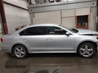 2016 Volkswagen Passat S z VIN 1VWAS7A30GC013577, wystawiony jako IAAI lot #42231654 z przebiegiem 84 918 mil mil oraz . Historia ofert i sprzedaży dostępna na DreamBid. Obrazek 14.