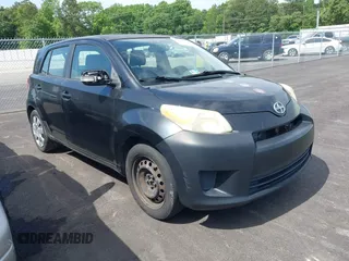 2008 Scion xD z VIN JTKKU10458J018014, wystawiony jako IAAI lot #42275788 z przebiegiem 198 204 mil mil oraz . Historia ofert i sprzedaży dostępna na DreamBid. Obrazek 1.